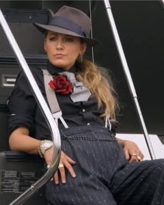 Blake Lively dans un look sophistiqué aux codes puissants dans A Simple Favor